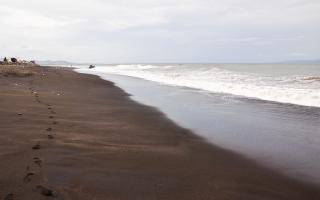 Где находится пляж с черным вулканическим песком на бали Дикие пляжи на бали